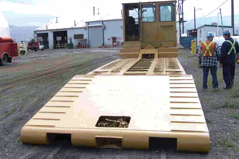 Low-Bed Rail Equipment Mover